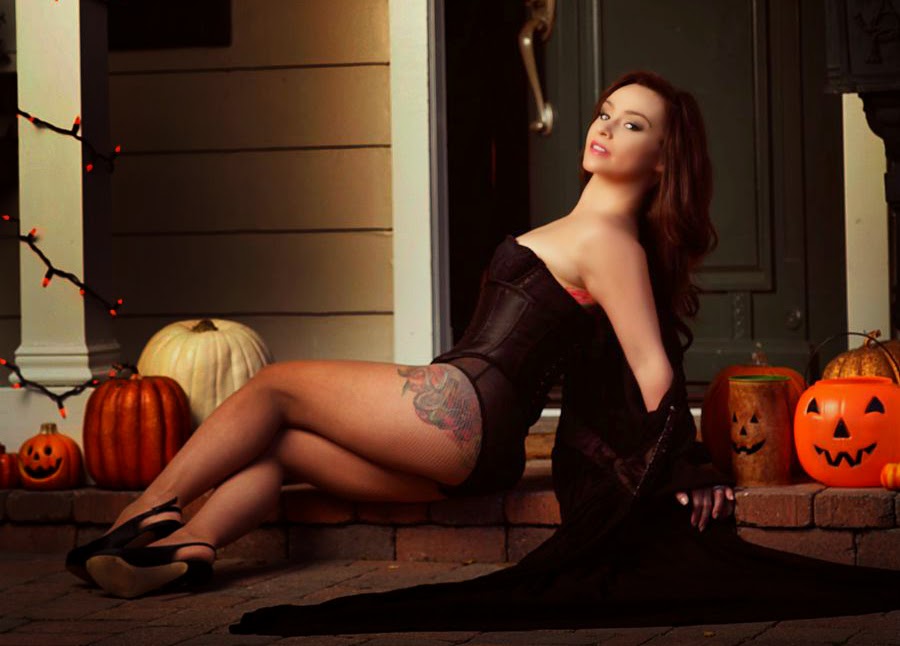 Danielle-Harris-in-Gorezone-Magazine-April-2014-crop